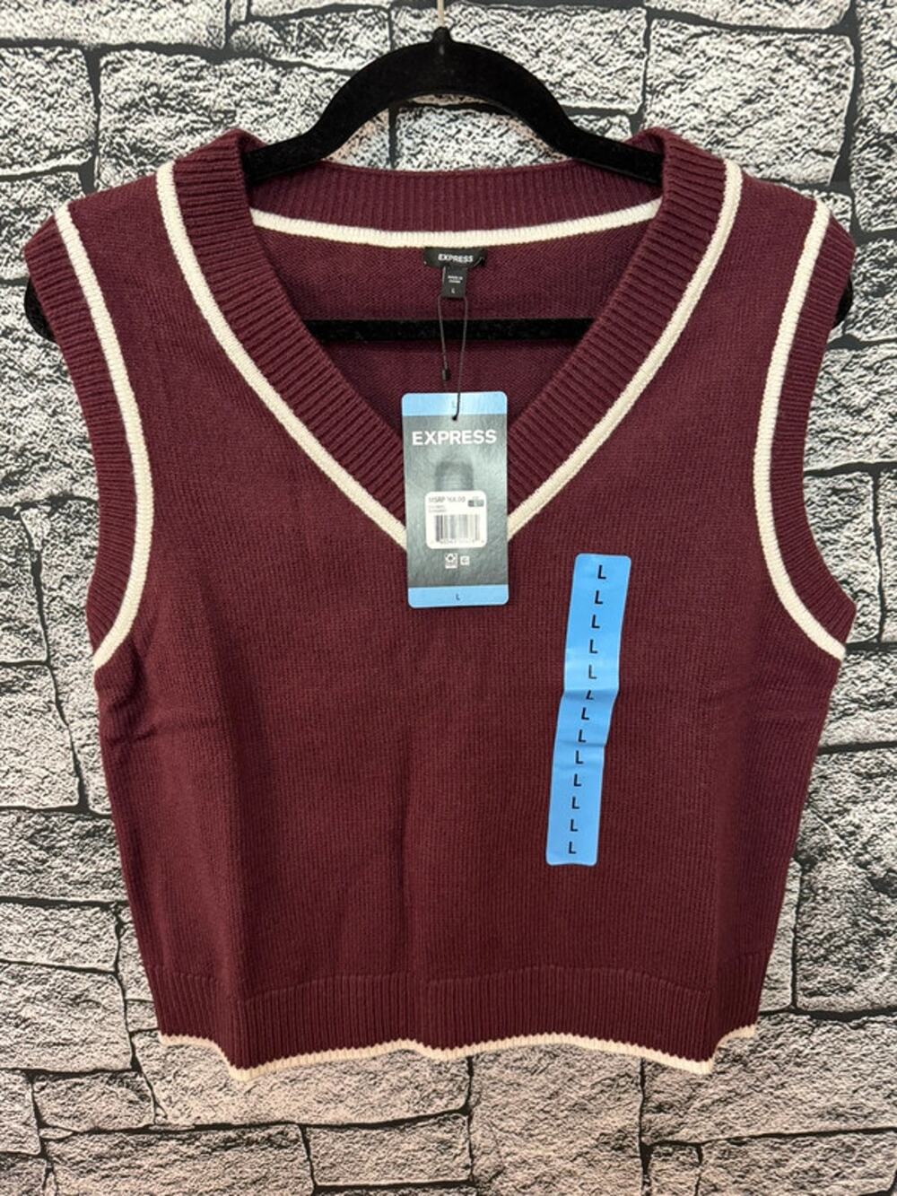 NWT Ladies Express V-Neck Sweater - Large
